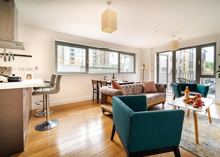 Chic Property Near Tower Hill With A Gym