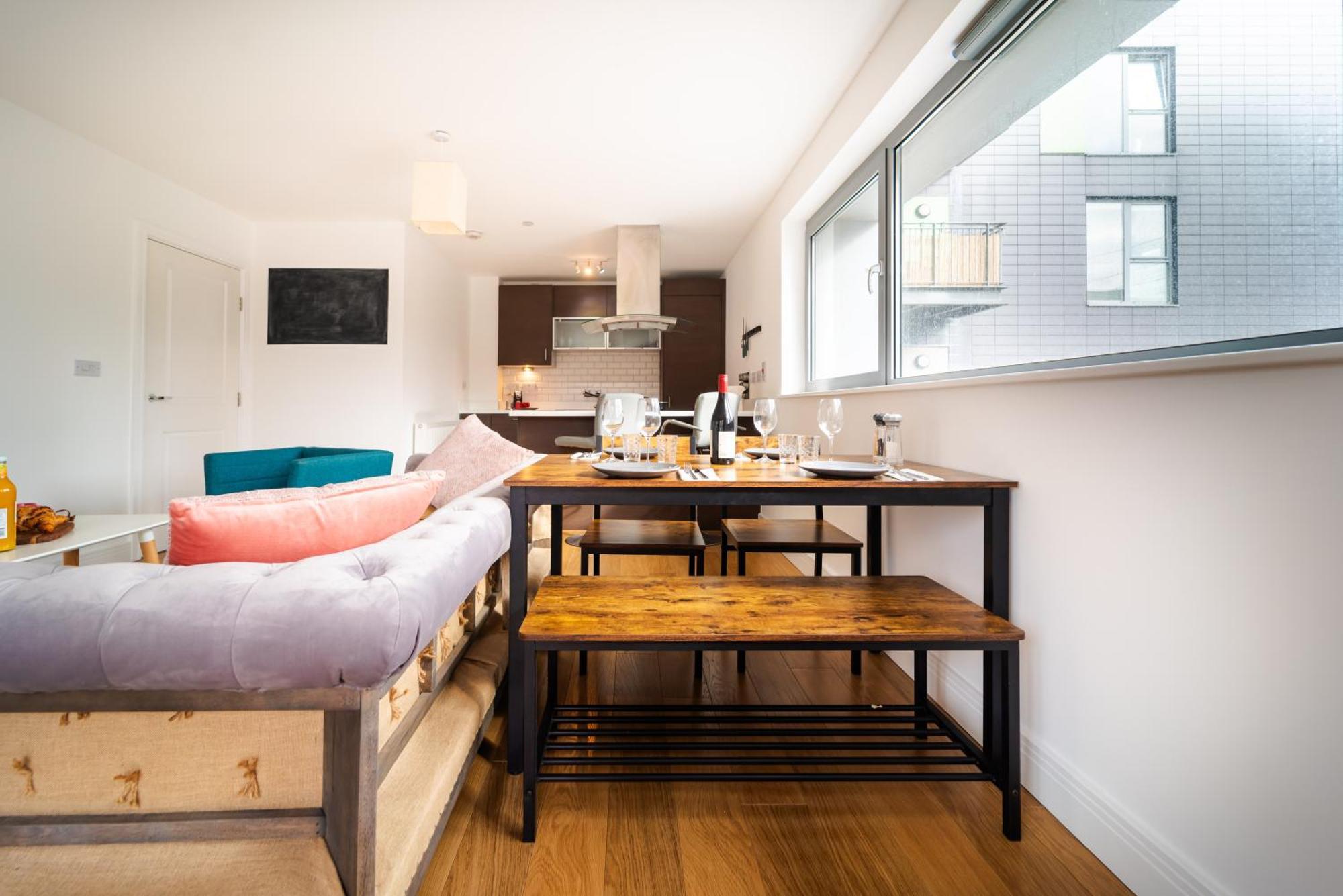 Chic Near Tower Hill With A Gym *