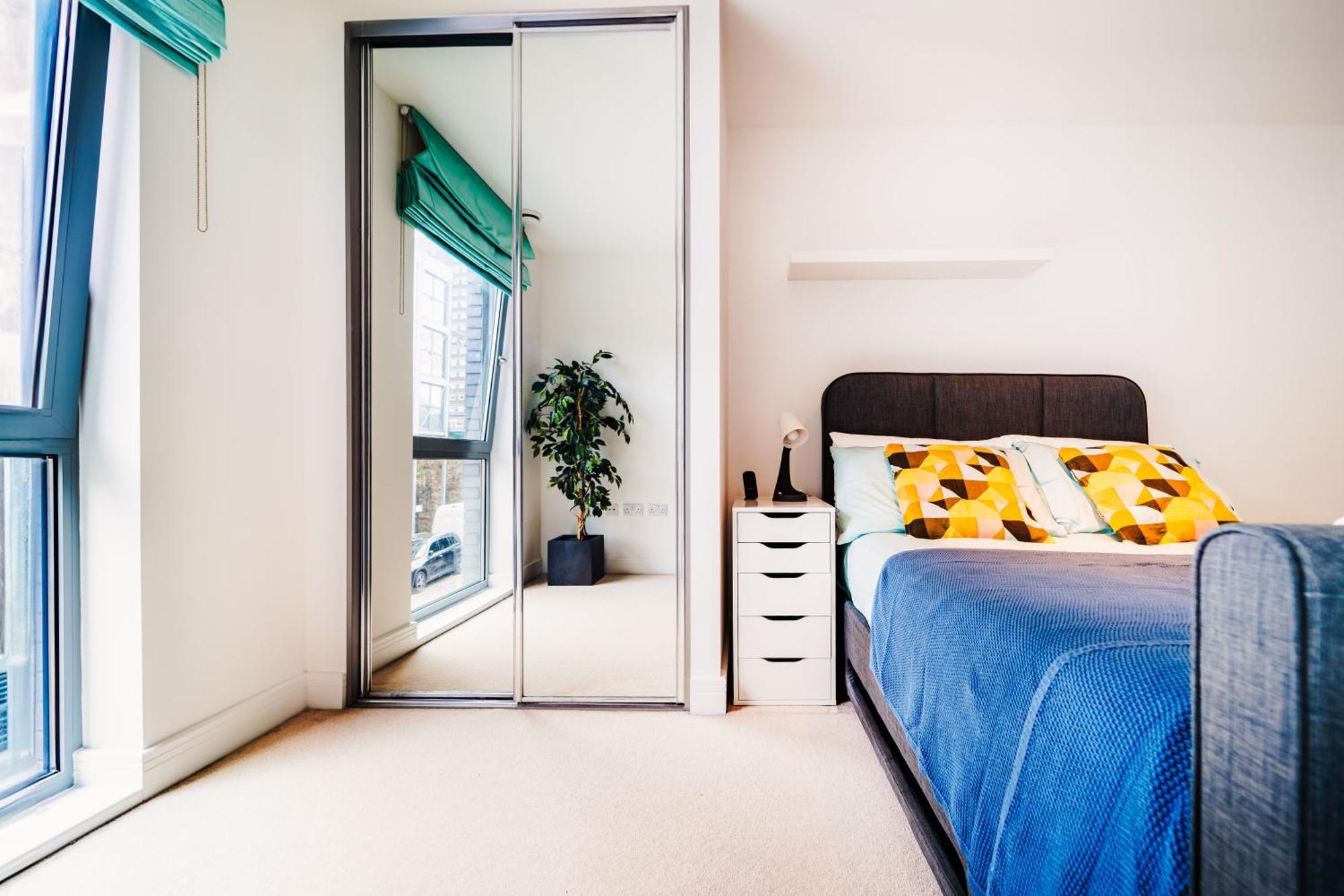 Chic Near Tower Hill With A Gym *