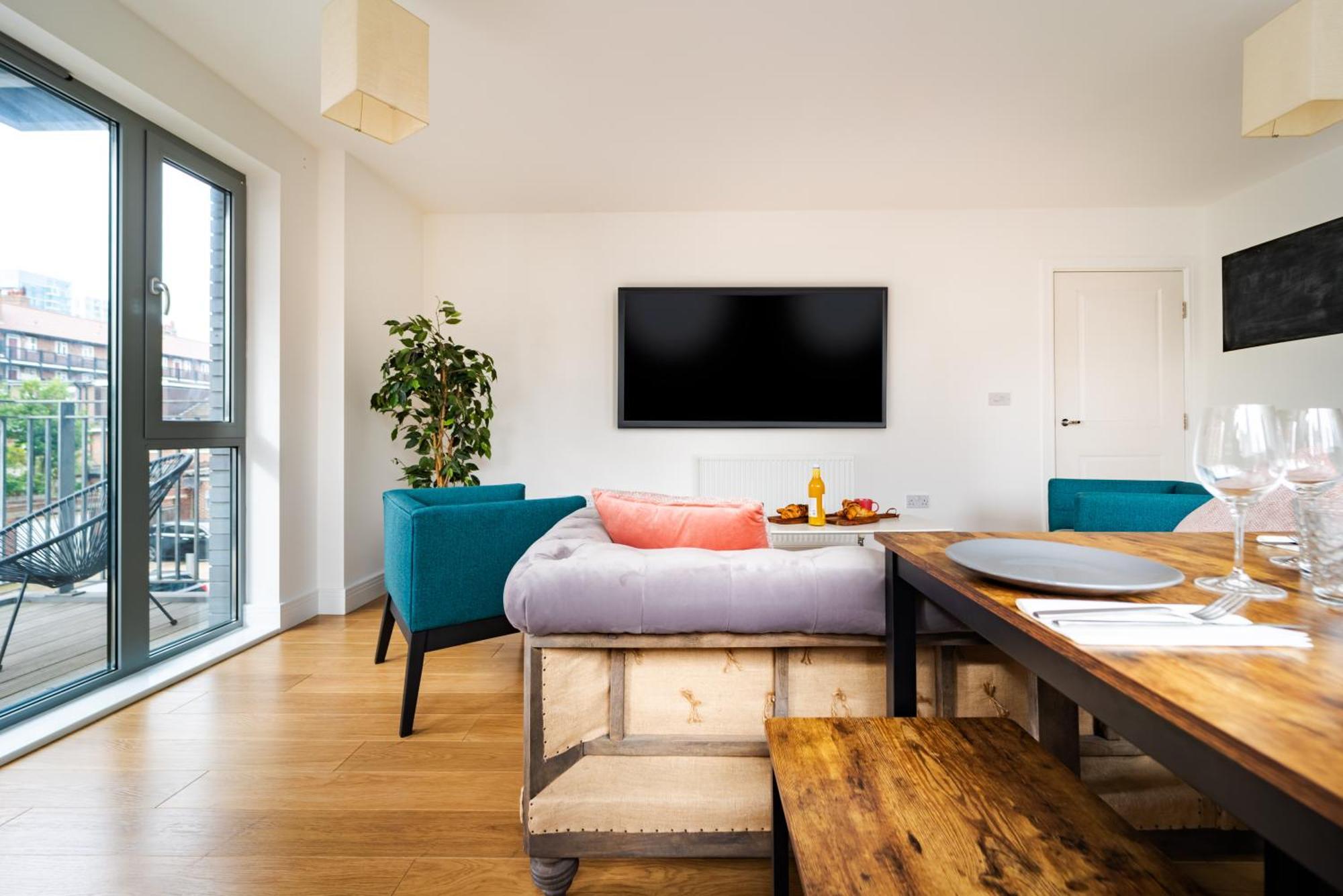 Chic Near Tower Hill With A Gym