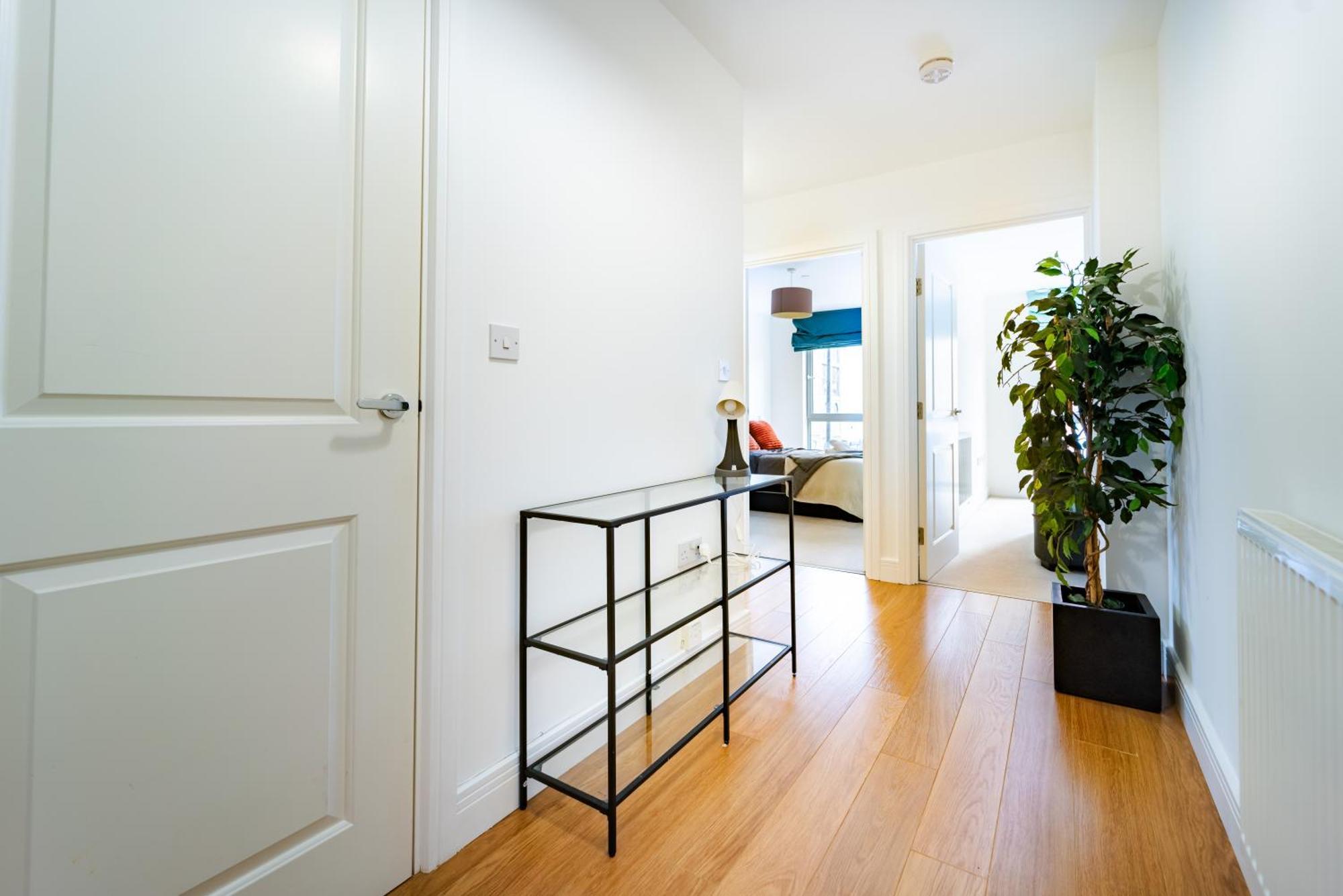 Chic Near Tower Hill With A Gym *